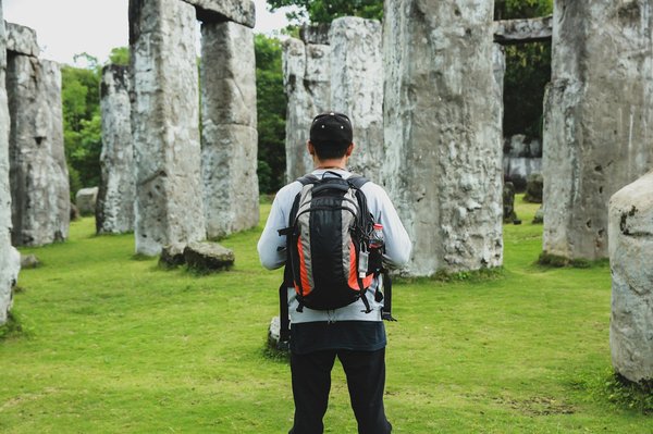 How can you find budget-friendly accommodation near the Stonehenge?